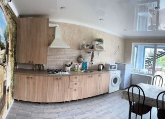 Сдается в аренду комната, 12 м2, Геленджик, улица Горького, 59А