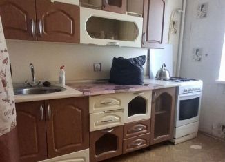 Сдаю в аренду 2-ком. квартиру, 60 м2, Крымск, улица Спартака, 1