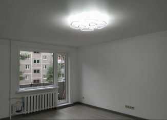 Продам трехкомнатную квартиру, 74 м2, Екатеринбург, улица Смазчиков, 8, метро Уральская