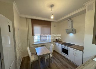 Продажа 2-комнатной квартиры, 66 м2, Гатчина, улица Генерала Кныша, 17