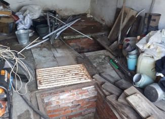 Продаю гараж, 28 м2, поселок городского типа Прогресс, улица Спартака