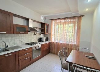 Сдается в аренду 2-комнатная квартира, 55 м2, Новороссийск, улица Карамзина, 23
