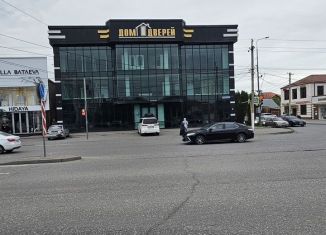 Продаю торговую площадь, 1000 м2, Грозный, улица Нурсултана Абишевича Назарбаева, 29