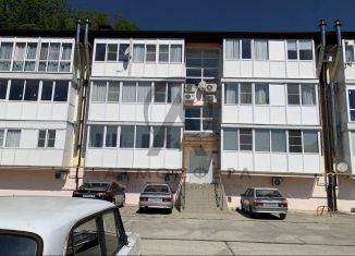 Продается трехкомнатная квартира, 48 м2, Туапсе, Российская улица, 13А