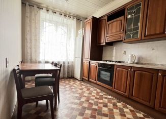 Продаю 2-комнатную квартиру, 61.8 м2, Челябинск, Советский район, улица Цвиллинга