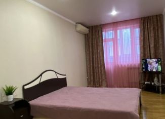 Сдается в аренду однокомнатная квартира, 37 м2, Усть-Лабинск, Краснофорштадская улица, 1А