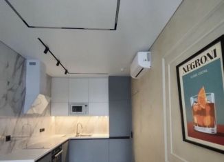 Сдам в аренду 2-ком. квартиру, 54 м2, Екатеринбург, улица Азина, 13, метро Площадь 1905 года
