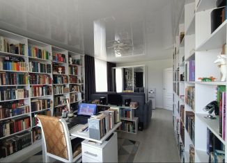 Продам трехкомнатную квартиру, 80 м2, Чебоксары, улица Энтузиастов, 1
