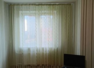 Сдается в аренду двухкомнатная квартира, 45 м2, Тюмень, улица Станислава Карнацевича, 5