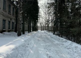 Продаю помещение свободного назначения, 2500 м2, Северск, улица Автодорога, 12/2