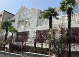 Сдам в аренду дом, 1350 м2, поселок городского типа Береговое, Кипарисная улица, 36