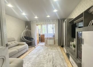 Продаю 3-ком. квартиру, 70 м2, Боровичи, Ботаническая улица, 3А