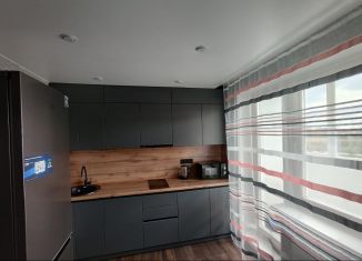 Сдаю 1-ком. квартиру, 42 м2, Тюмень, улица Монтажников, 42Б, ЖК Пятый квартал