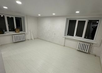 Продажа 1-ком. квартиры, 32 м2, Чебоксары, улица Декабристов, 18
