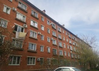 Продается 2-комнатная квартира, 46 м2, Майкоп, улица 3-го Интернационала, 445