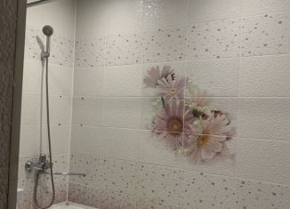 Продаю 2-комнатную квартиру, 56 м2, село Мариинский, Лазурная улица, 33