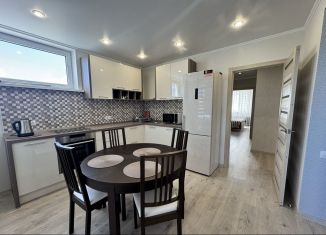 Сдаю 2-ком. квартиру, 55 м2, Тюмень, улица Червишевский Тракт, 45к5