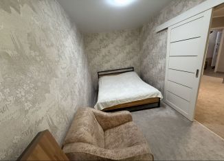 Сдаю 2-ком. квартиру, 57 м2, Пермь, Петропавловская улица, 60