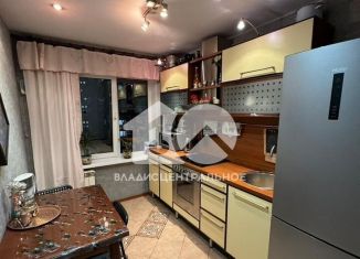Продаю 3-ком. квартиру, 65 м2, Новосибирск, улица Державина, 42, Центральный район