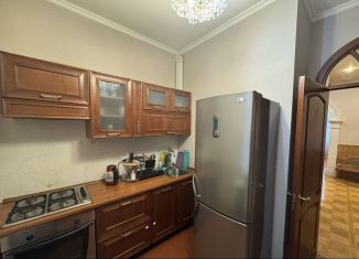 Сдаю трехкомнатную квартиру, 84 м2, Сочи, улица Воровского, 4, микрорайон Центральный