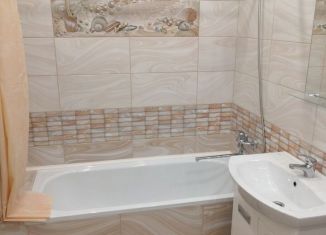 Сдается двухкомнатная квартира, 63 м2, Пермь, улица Желябова, 16