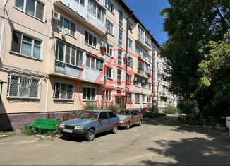 Продаю однокомнатную квартиру, 31 м2, Армавир, улица Кирова, 85