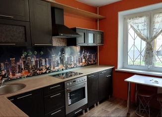 Продам 1-ком. квартиру, 40.5 м2, Курган, 4-й микрорайон, 21