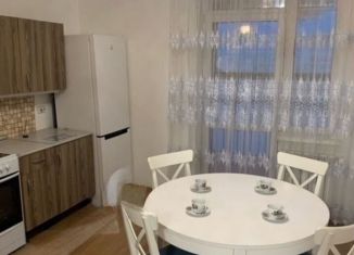 Сдаю 2-ком. квартиру, 63 м2, Екатеринбург, Трамвайный переулок, 2к4