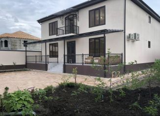 Сдам дом, 220 м2, Грозный, улица Махмуда А. Эсамбаева, 17