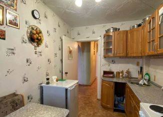 Трехкомнатная квартира на продажу, 61 м2, поселок городского типа Шушенское, 5-й микрорайон, 17