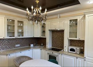 Сдается в аренду 3-комнатная квартира, 70 м2, Сочи, улица Юных Ленинцев, 10, микрорайон Центральный