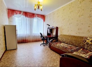 Продаю двухкомнатную квартиру, 46 м2, Азнакаево, улица Багаутдинова, 6