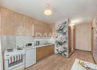 Продаю 1-ком. квартиру, 40.8 м2, Челябинск, улица Гюго, 1