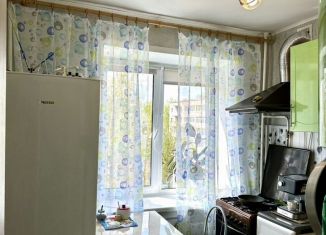 Продаю 2-ком. квартиру, 44 м2, Боровичи, улица Революции, 9