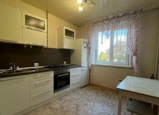 Сдается двухкомнатная квартира, 52 м2, Челябинская область, улица Шишкина, 8