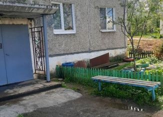 Продаю 1-ком. квартиру, 33 м2, Свердловская область, улица 30 лет Октября, 2А