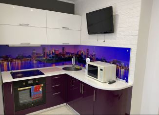 Сдаю в аренду 1-комнатную квартиру, 38 м2, Тюменская область, улица Мельникайте, 136