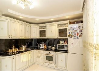 Продажа 3-комнатной квартиры, 83.9 м2, Тюмень, улица Избышева, 8, ЖК Нефтяник