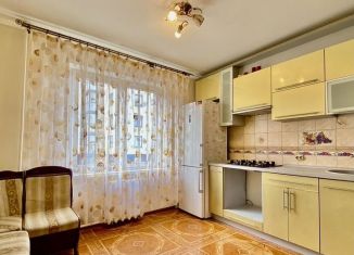 Продается 1-ком. квартира, 40 м2, Калининград, улица Олега Кошевого, 26