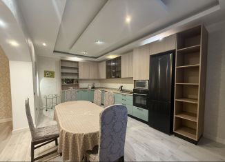 Сдам 3-ком. квартиру, 100 м2, Тюмень, улица Немцова, 4, Центральный округ