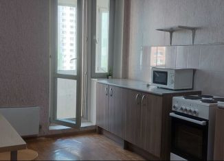 Сдам в аренду трехкомнатную квартиру, 89 м2, Москва, Синявинская улица, 11к9, Молжаниновский район