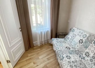 2-комнатная квартира в аренду, 50 м2, Ялта, улица Толстого, 1