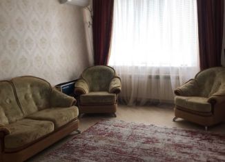 Сдается двухкомнатная квартира, 70 м2, Дагестан, улица Ленина, 98