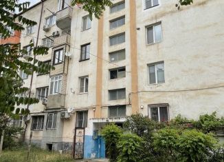 Продам четырехкомнатную квартиру, 86 м2, Дагестан, улица Байрамова, 29Ак2