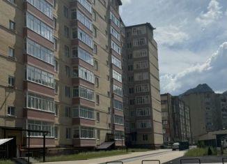 Продается 4-комнатная квартира, 108 м2, Карачаево-Черкесия, улица Семёнова, 8