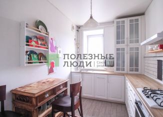 Продается 2-комнатная квартира, 63.5 м2, Барнаул, улица Никитина, 98