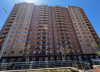 Продам 2-ком. квартиру, 74 м2, Грозный, улица Мамсурова, 1Б