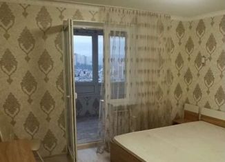 Трехкомнатная квартира в аренду, 80 м2, Алушта, Октябрьская улица, 21