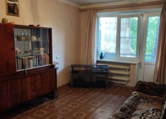 Продажа 3-комнатной квартиры, 62.4 м2, поселок городского типа Красносельский, улица Строителей, 43