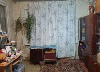 Трехкомнатная квартира на продажу, 67 м2, Симферополь, улица 60 лет Октября, 26